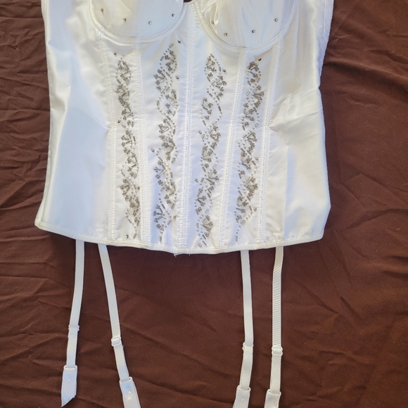 NWT Frederick's White Corset with Silver beaded and Crystal detail - Size: Large - Picture 5 of 9